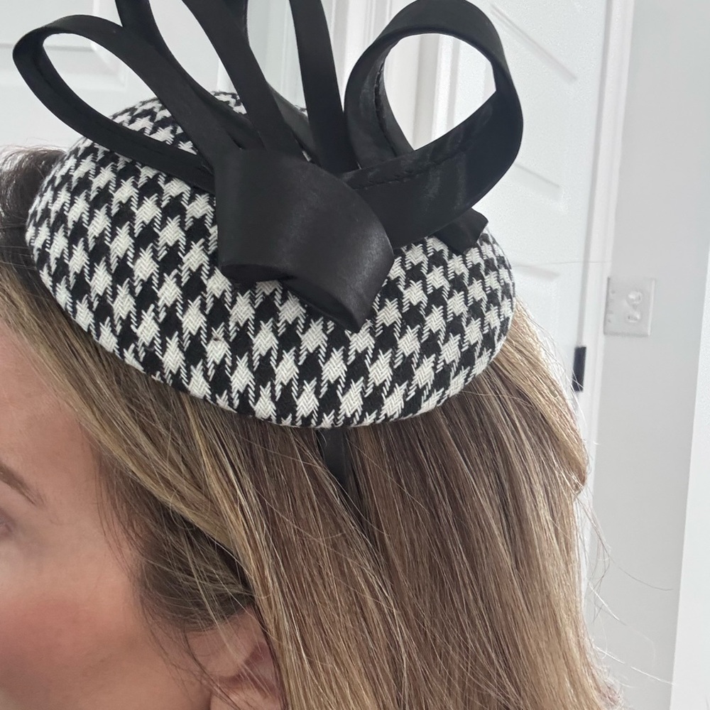 Black and White Houndstooth Fascinator with Bow - Picture 2 of 5
